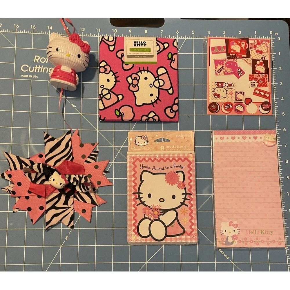 Hello Kitty Lot Hair Bow Invitations Fat Quarter, Figurine Stickers Pad of Paper